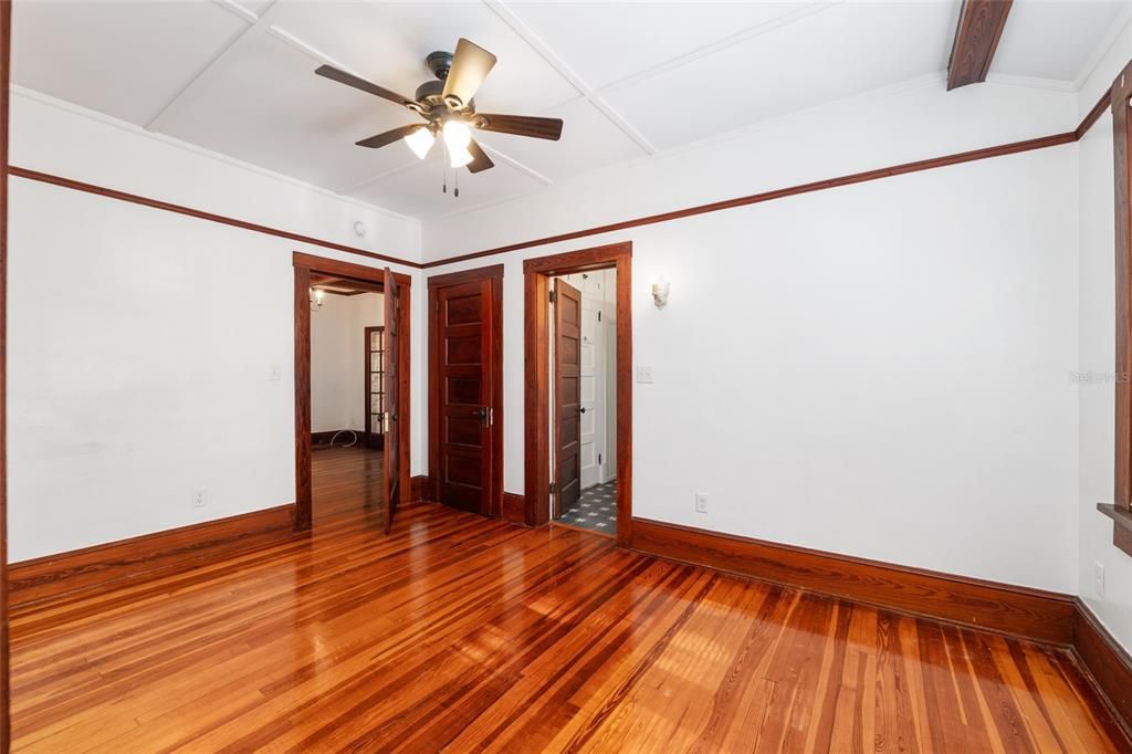 En Venta: $549,900 (3 camas, 2 baños, 1327 Pies cuadrados)