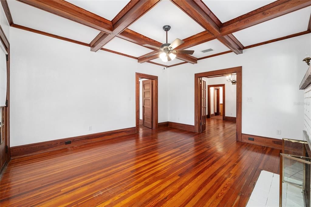 En Venta: $549,900 (3 camas, 2 baños, 1327 Pies cuadrados)