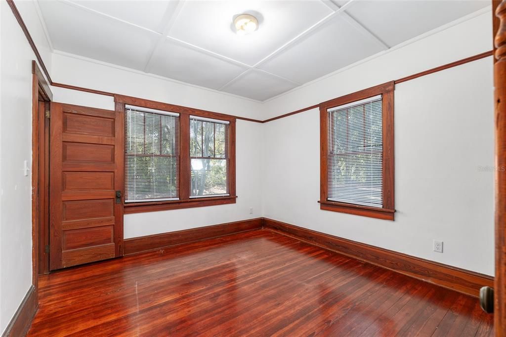 En Venta: $549,900 (3 camas, 2 baños, 1327 Pies cuadrados)