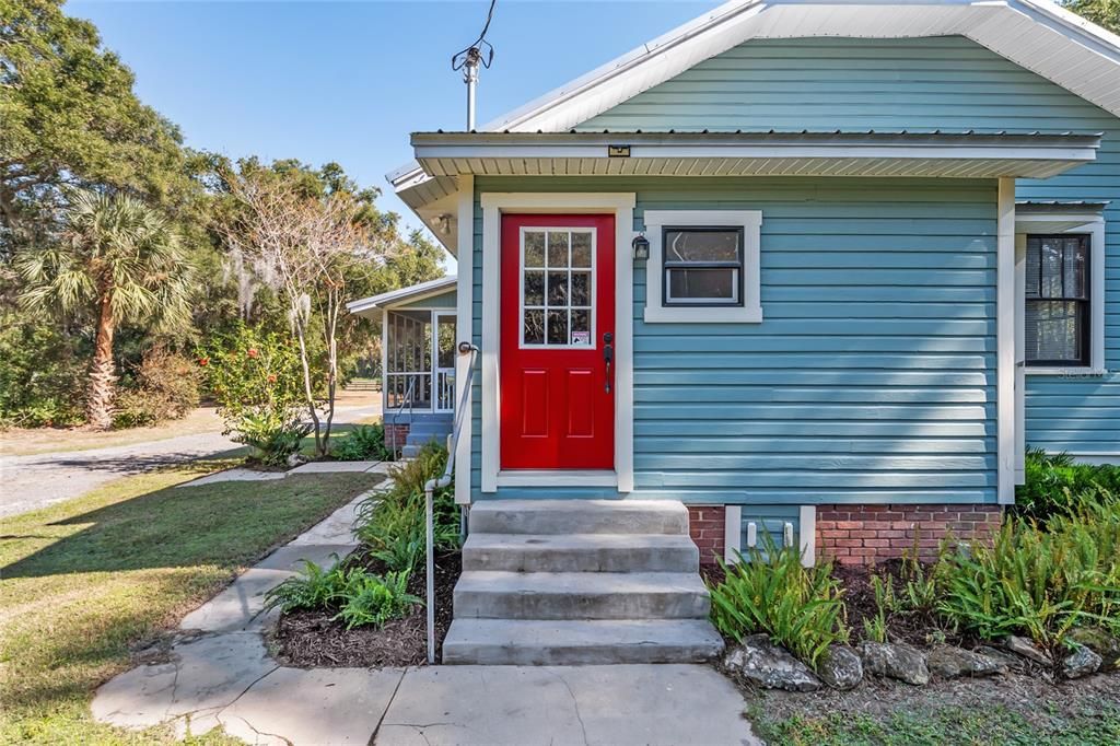 En Venta: $549,900 (3 camas, 2 baños, 1327 Pies cuadrados)