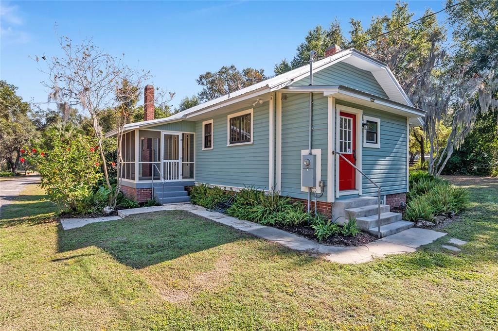 En Venta: $549,900 (3 camas, 2 baños, 1327 Pies cuadrados)