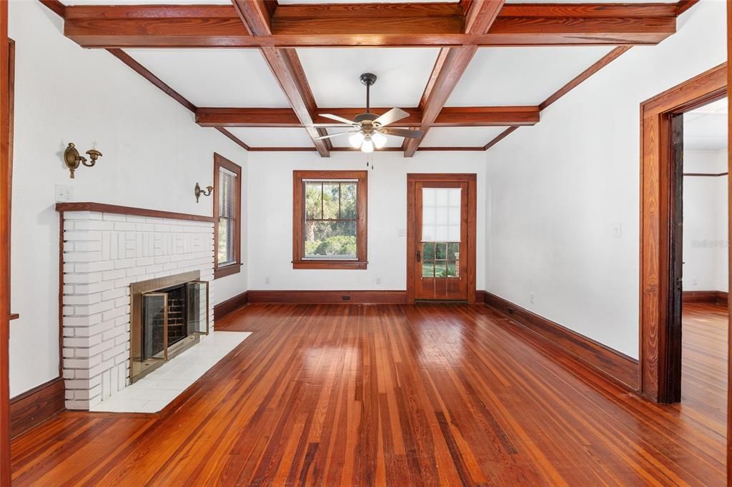 En Venta: $549,900 (3 camas, 2 baños, 1327 Pies cuadrados)