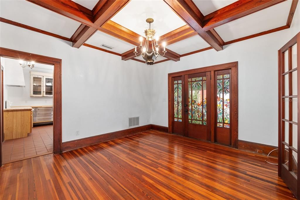 En Venta: $549,900 (3 camas, 2 baños, 1327 Pies cuadrados)