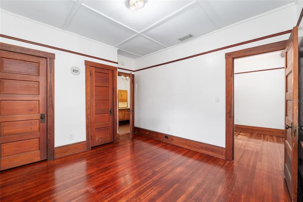 En Venta: $549,900 (3 camas, 2 baños, 1327 Pies cuadrados)