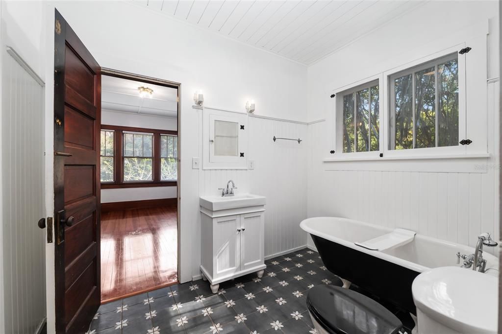 En Venta: $549,900 (3 camas, 2 baños, 1327 Pies cuadrados)