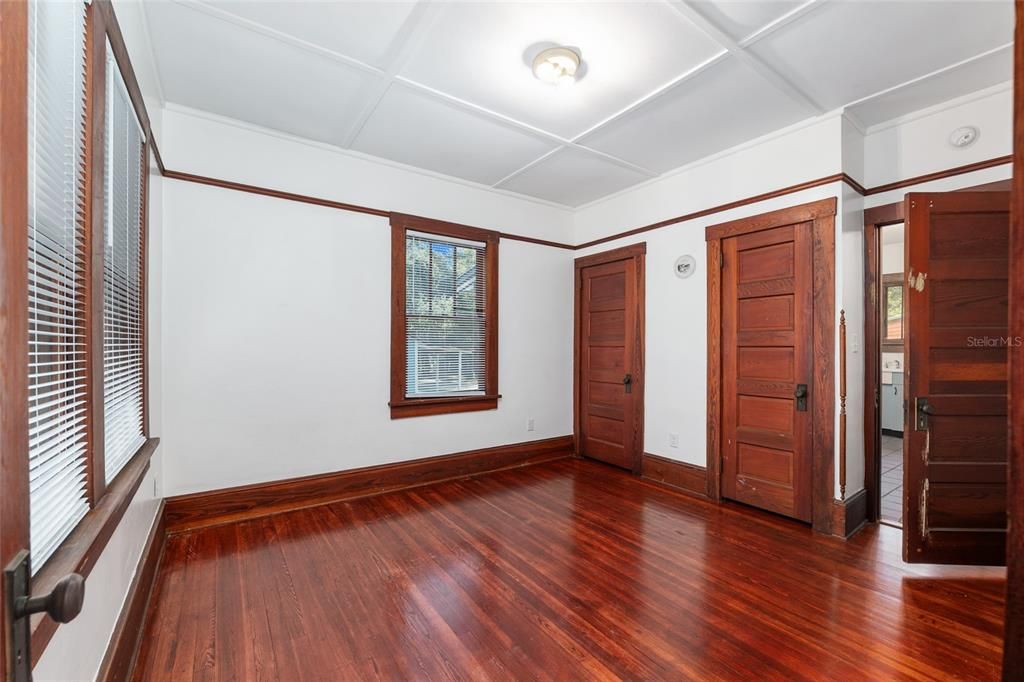 En Venta: $549,900 (3 camas, 2 baños, 1327 Pies cuadrados)