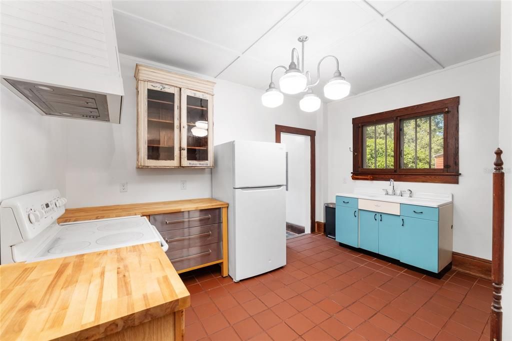 En Venta: $549,900 (3 camas, 2 baños, 1327 Pies cuadrados)