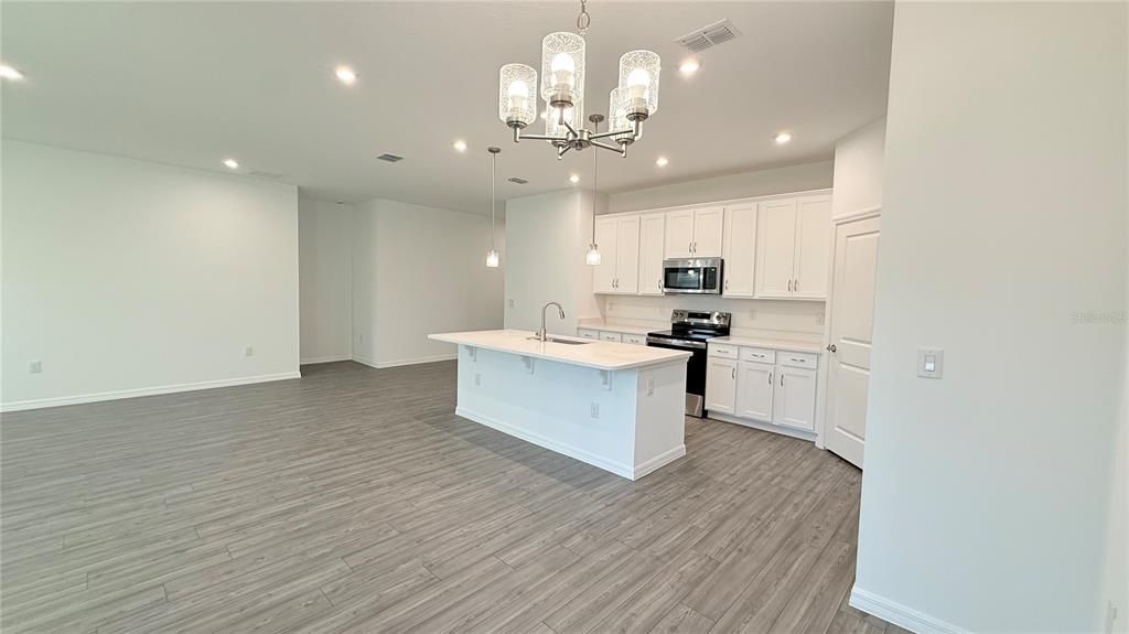 For Rent: $2,300 (4 beds, 2 baths, 1842 Square Feet)