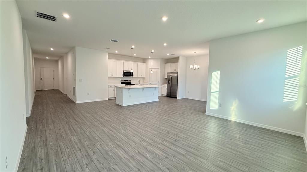 For Rent: $2,300 (4 beds, 2 baths, 1842 Square Feet)