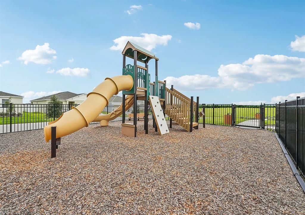 For Rent: $2,300 (4 beds, 2 baths, 1842 Square Feet)