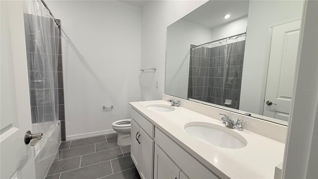 For Rent: $2,300 (4 beds, 2 baths, 1842 Square Feet)