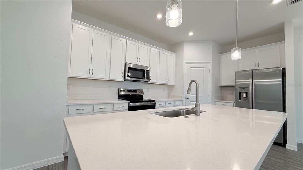 For Rent: $2,300 (4 beds, 2 baths, 1842 Square Feet)