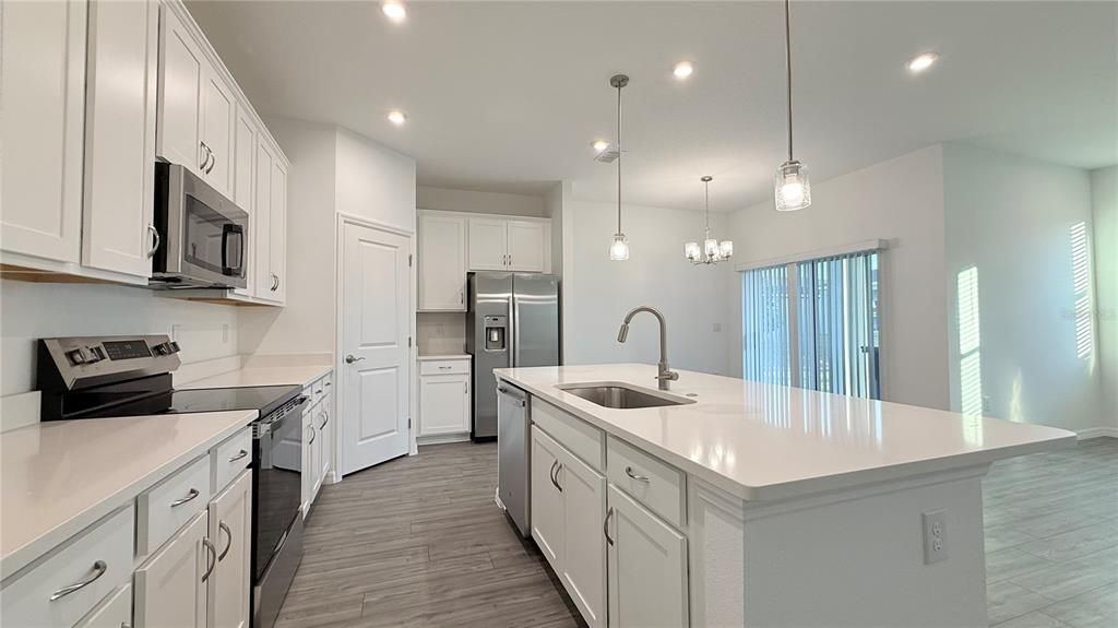 For Rent: $2,300 (4 beds, 2 baths, 1842 Square Feet)