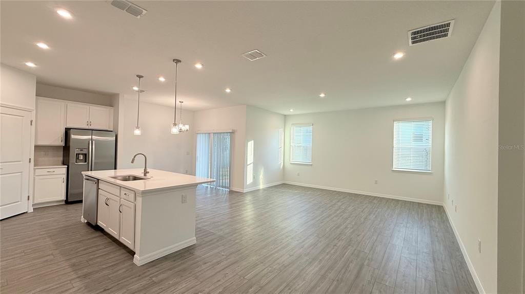 For Rent: $2,300 (4 beds, 2 baths, 1842 Square Feet)