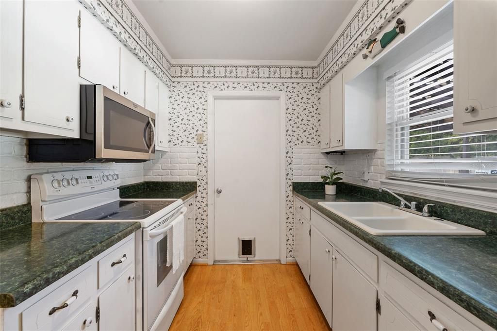 For Sale: $385,000 (3 beds, 1 baths, 1448 Square Feet)