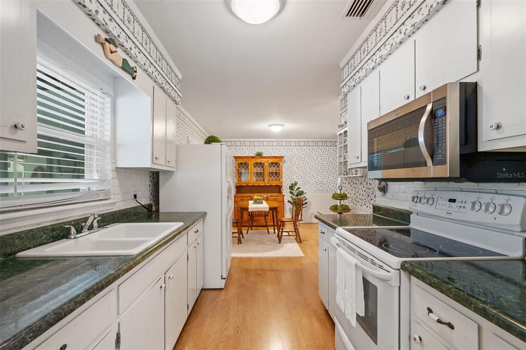 For Sale: $385,000 (3 beds, 1 baths, 1448 Square Feet)