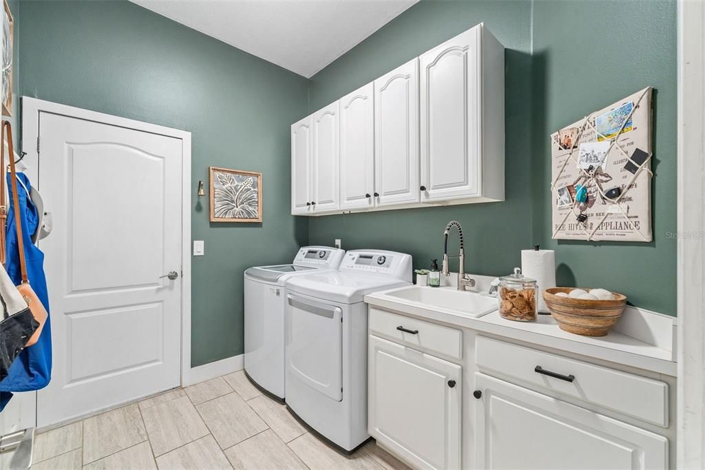 Active With Contract: $1,695,000 (5 beds, 4 baths, 3758 Square Feet)