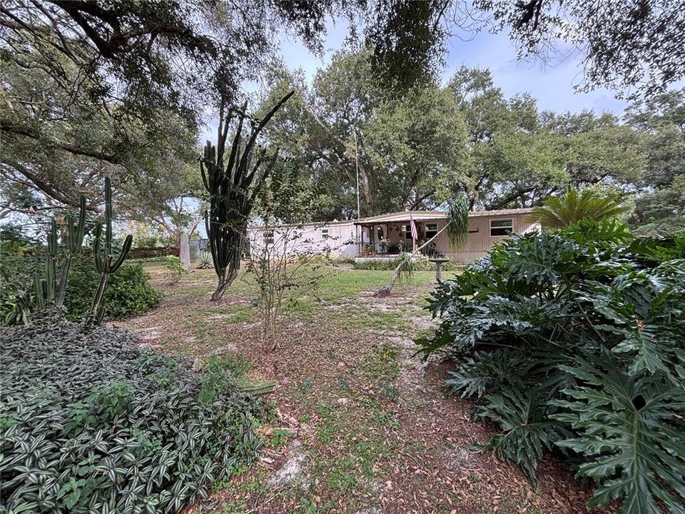 待售: $5,779,900 (20.10 acres)