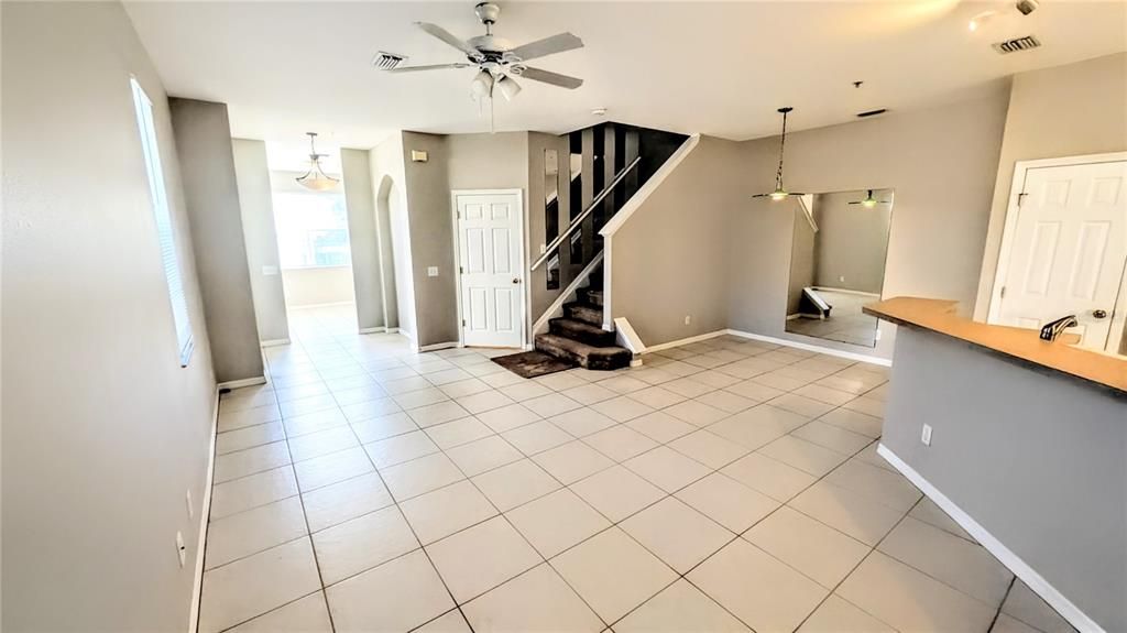 出租: $2,100 (3 贝兹, 2 浴室, 1670 平方英尺)