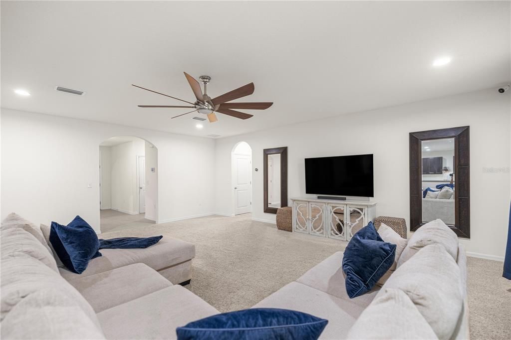 En Venta: $329,900 (4 camas, 2 baños, 2319 Pies cuadrados)