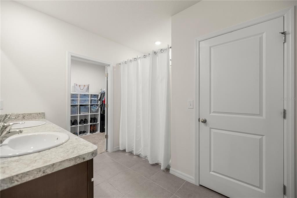 En Venta: $329,900 (4 camas, 2 baños, 2319 Pies cuadrados)