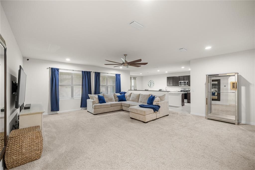 En Venta: $329,900 (4 camas, 2 baños, 2319 Pies cuadrados)