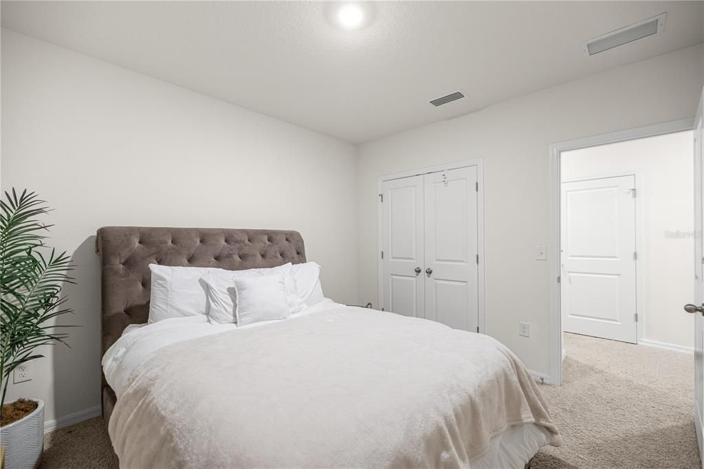 En Venta: $329,900 (4 camas, 2 baños, 2319 Pies cuadrados)