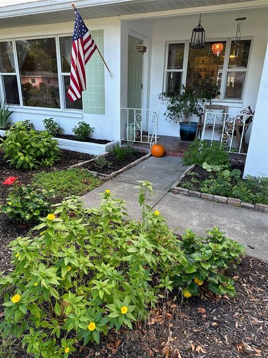 For Rent: $2,200 (2 beds, 1 baths, 1083 Square Feet)