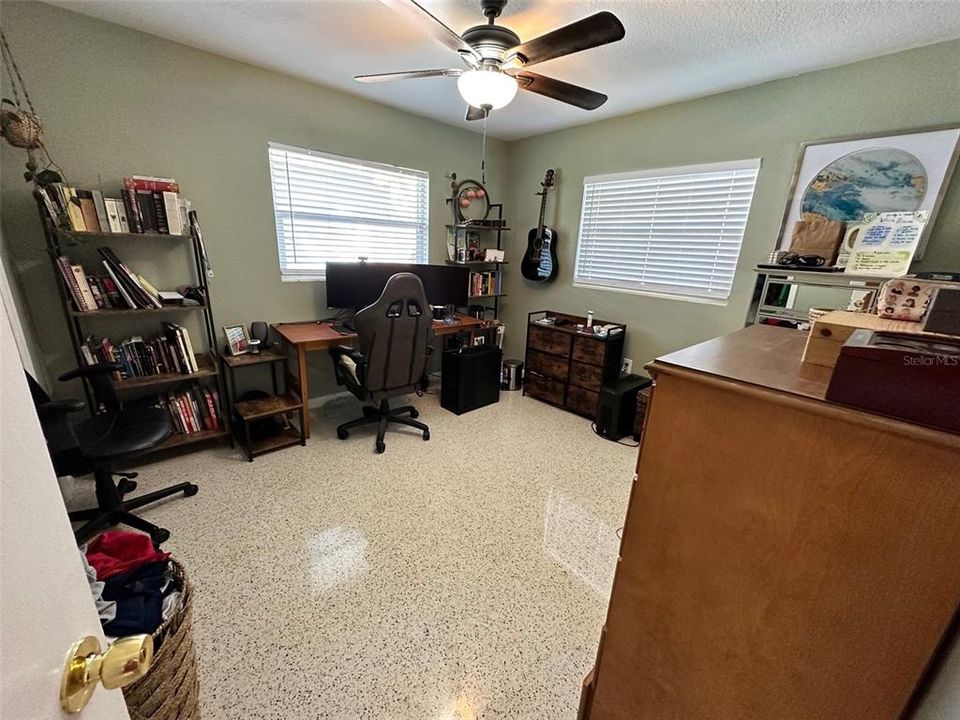 For Rent: $2,200 (2 beds, 1 baths, 1083 Square Feet)