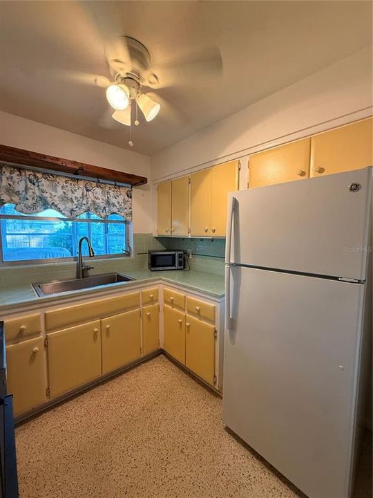 For Rent: $2,200 (2 beds, 1 baths, 1083 Square Feet)