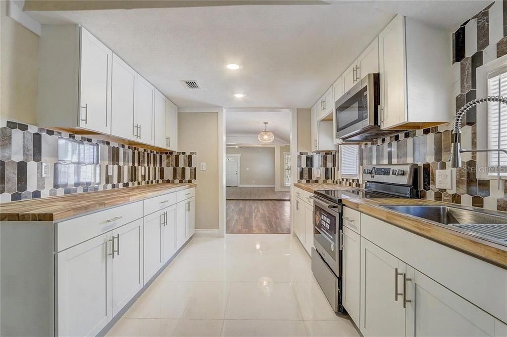 待售: $429,000 (4 贝兹, 3 浴室, 1642 平方英尺)