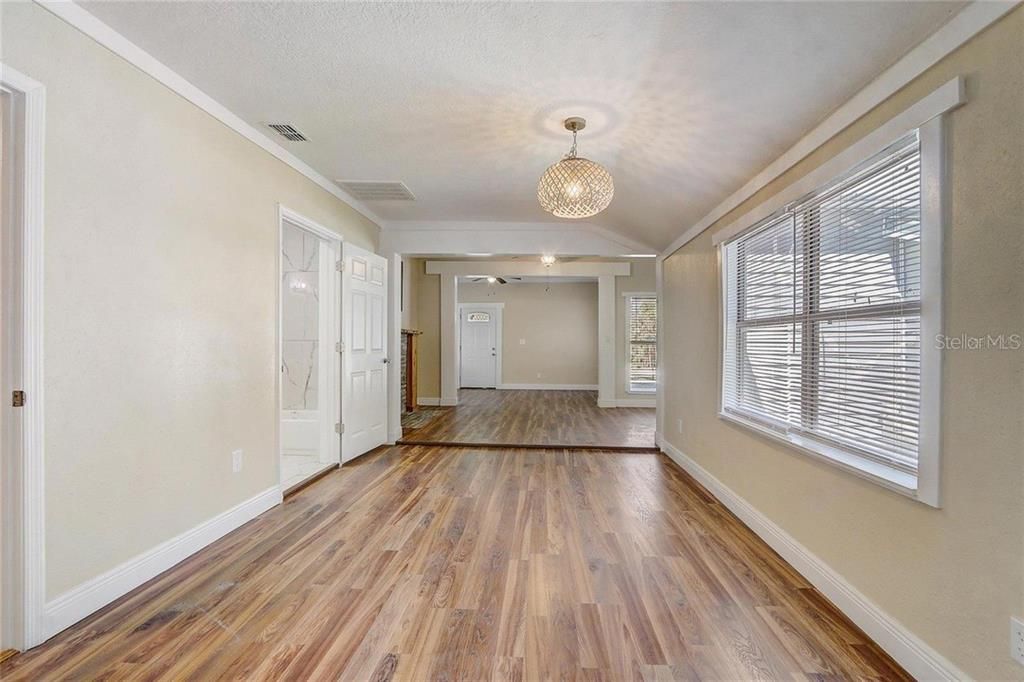 待售: $429,000 (4 贝兹, 3 浴室, 1642 平方英尺)