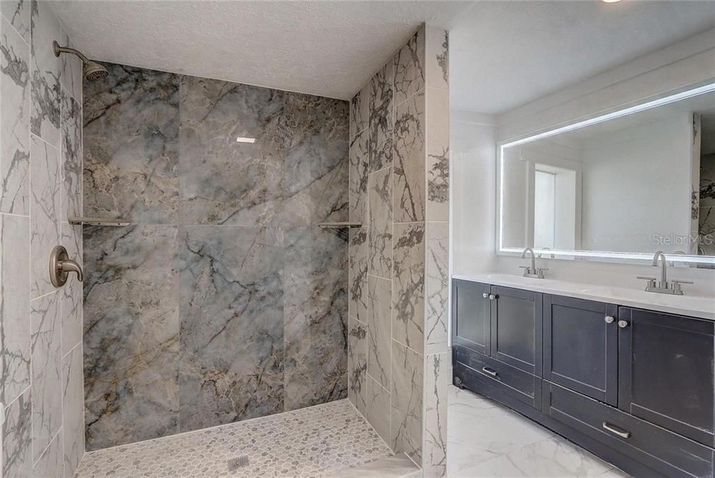 待售: $429,000 (4 贝兹, 3 浴室, 1642 平方英尺)