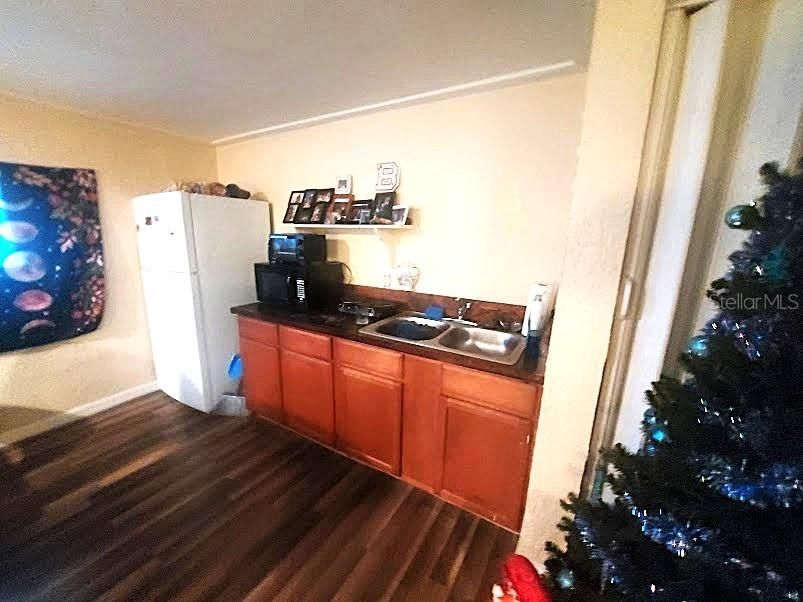 For Sale: $429,000 (4 beds, 3 baths, 1642 Square Feet)