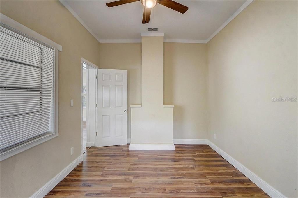 待售: $429,000 (4 贝兹, 3 浴室, 1642 平方英尺)