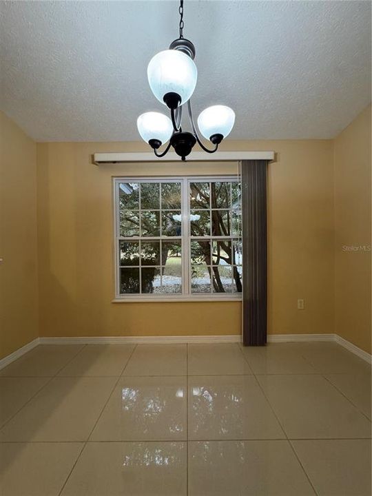 待售: $349,000 (3 贝兹, 2 浴室, 1727 平方英尺)