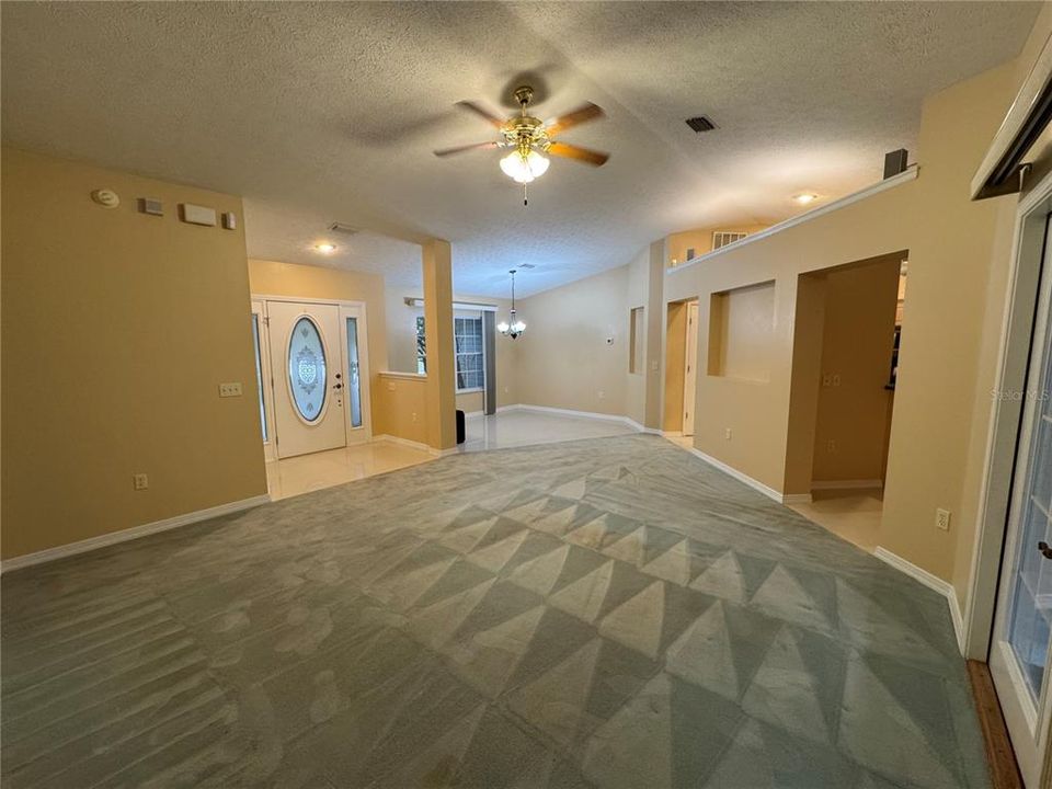 待售: $349,000 (3 贝兹, 2 浴室, 1727 平方英尺)