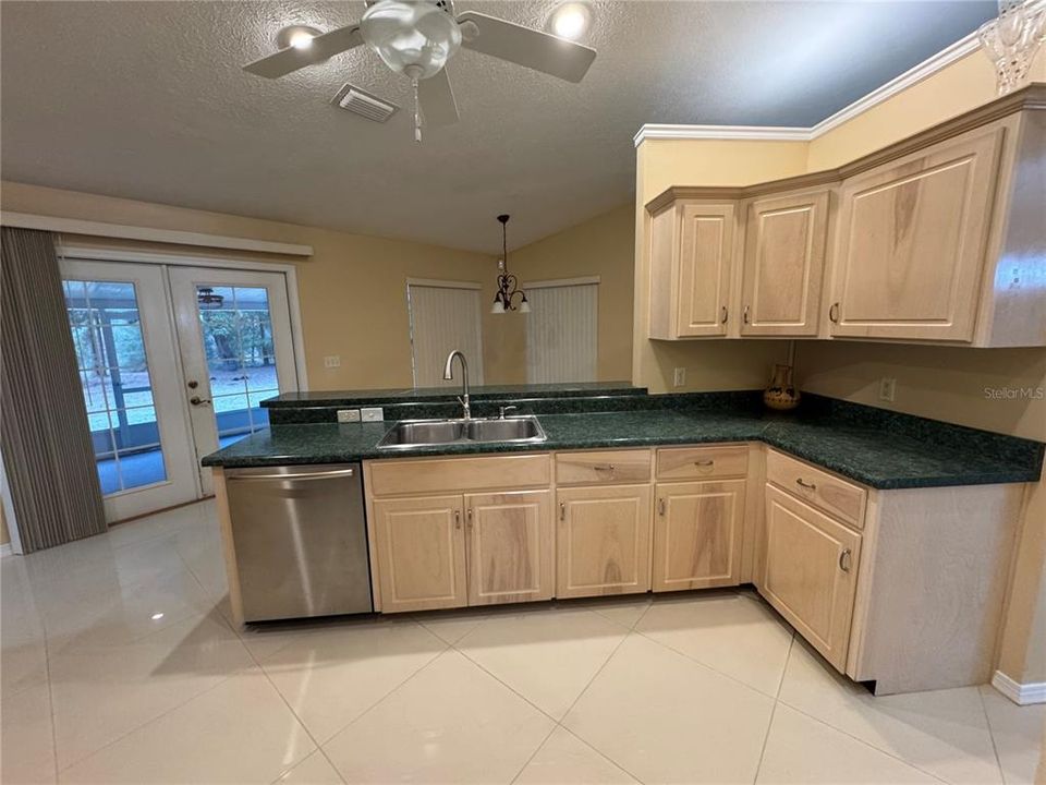 待售: $349,000 (3 贝兹, 2 浴室, 1727 平方英尺)