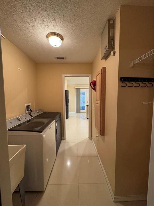 待售: $349,000 (3 贝兹, 2 浴室, 1727 平方英尺)