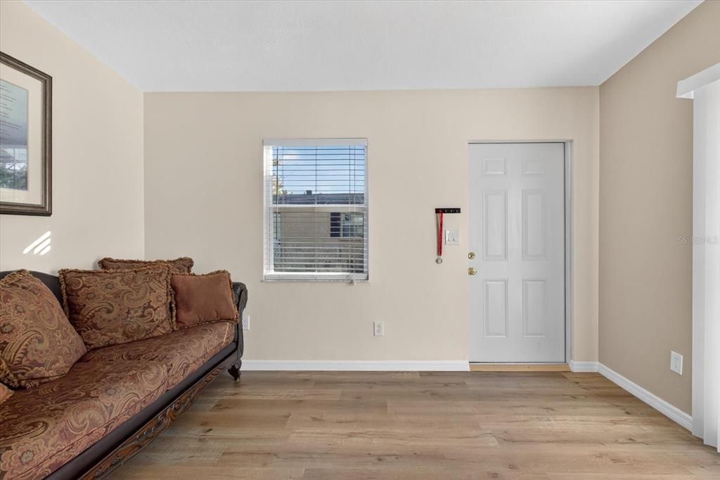 На продажу: $280,000 (3 спален, 1 ванн, 1216 Квадратных фут)