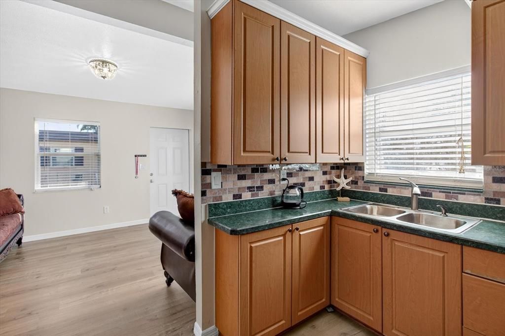 На продажу: $280,000 (3 спален, 1 ванн, 1216 Квадратных фут)