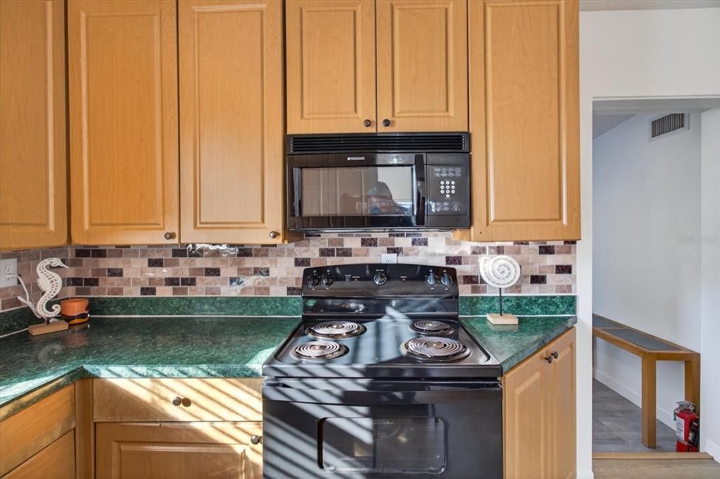 На продажу: $280,000 (3 спален, 1 ванн, 1216 Квадратных фут)