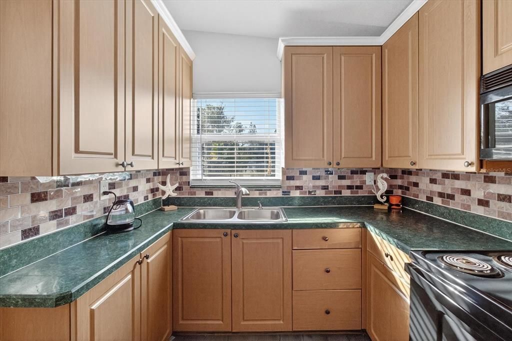 На продажу: $280,000 (3 спален, 1 ванн, 1216 Квадратных фут)