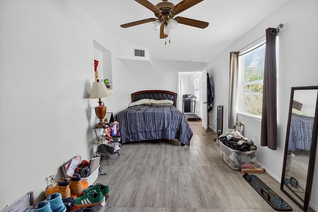 На продажу: $280,000 (3 спален, 1 ванн, 1216 Квадратных фут)