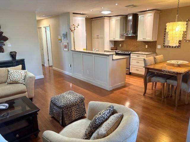 For Rent: $1,650 (2 beds, 2 baths, 1120 Square Feet)