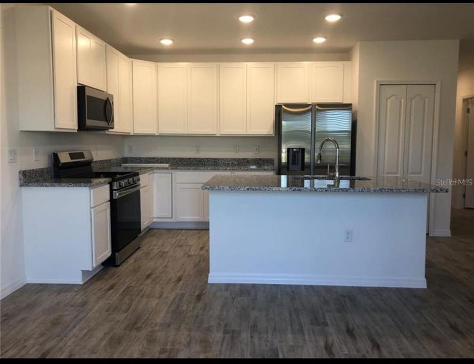 For Rent: $2,350 (3 beds, 2 baths, 1523 Square Feet)