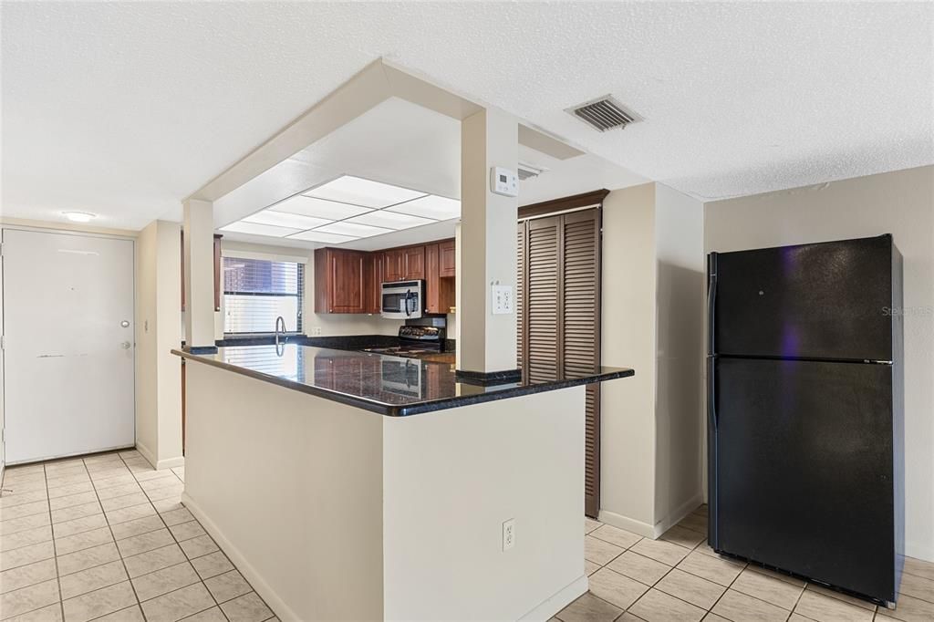 Под контрактом: $224,995 (2 спален, 2 ванн, 1055 Квадратных фут)