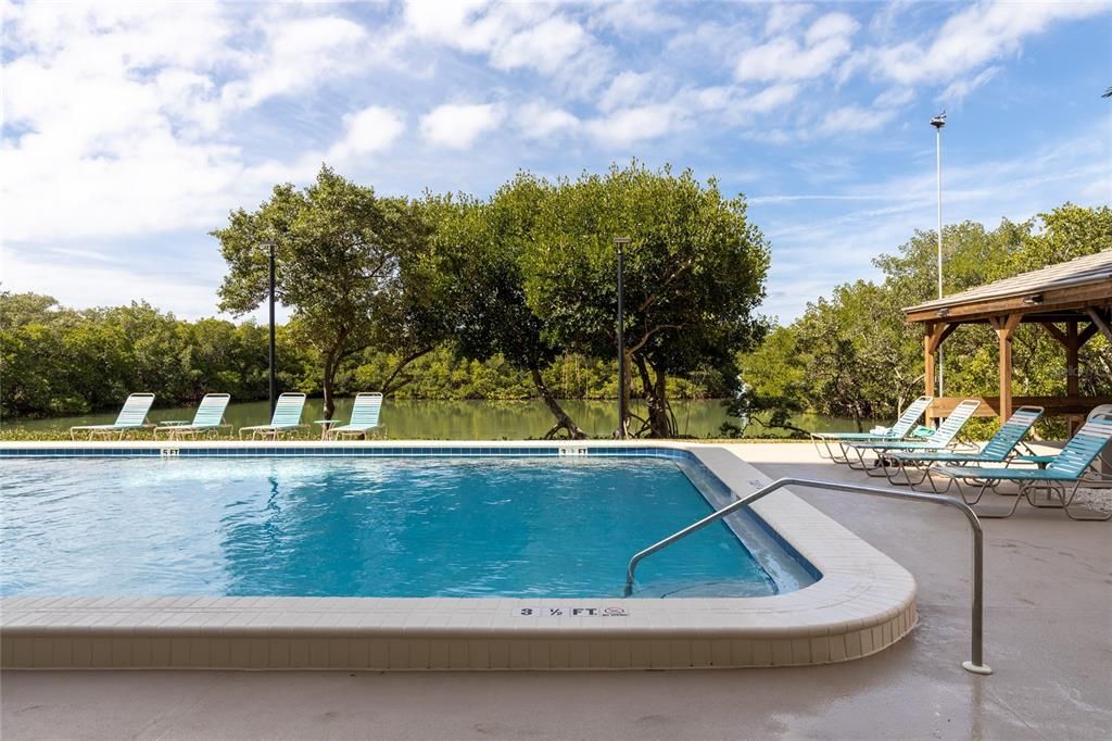 Под контрактом: $224,995 (2 спален, 2 ванн, 1055 Квадратных фут)