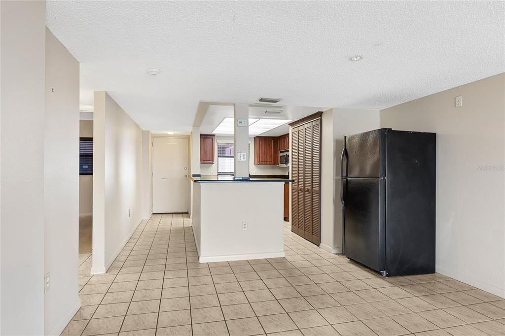 Под контрактом: $224,995 (2 спален, 2 ванн, 1055 Квадратных фут)