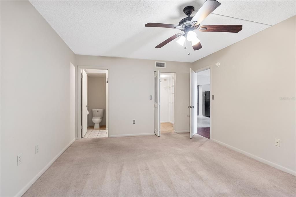 Под контрактом: $224,995 (2 спален, 2 ванн, 1055 Квадратных фут)